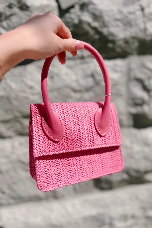 Melie Bianco: Tyla Straw Crossbody -Pink