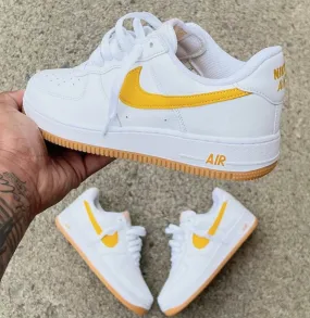 NIKE AIR FORCE 1 WHITE GOLD GUM BOTTOM